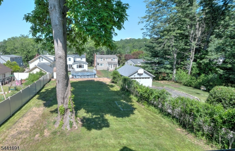 35 Sheridan Ave Property Photo 23