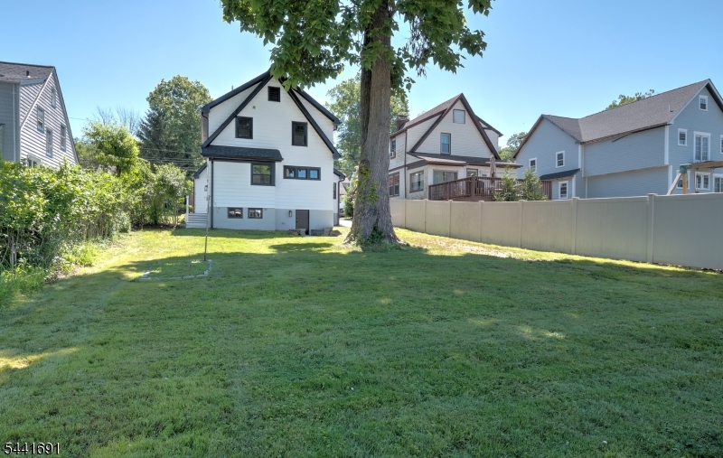 35 Sheridan Ave Property Photo 24