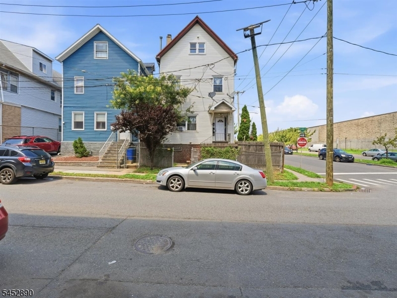 132 4th St Property Photo 1