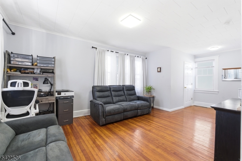 140 Grove Ave Property Photo 6