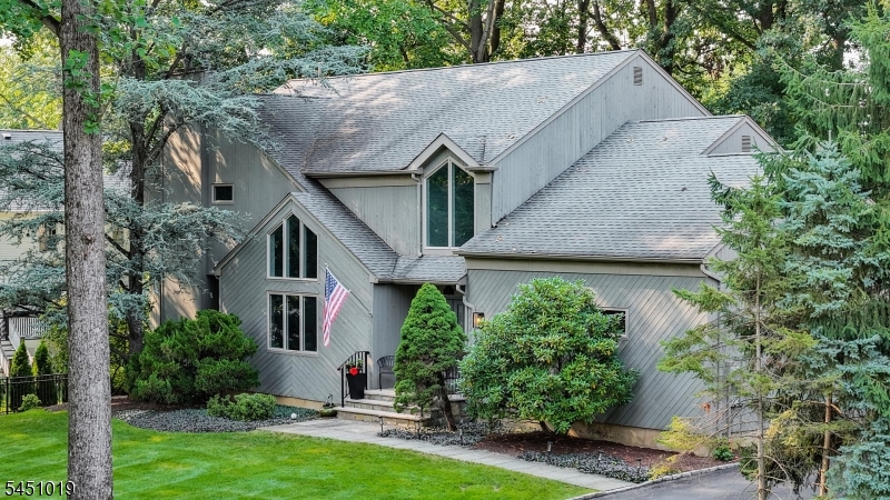 8 Cayuga Way Property Photo 5