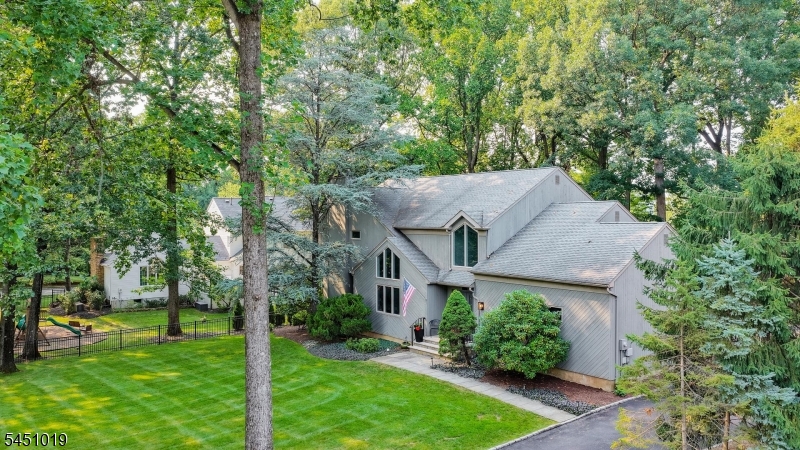 8 Cayuga Way Property Photo 6