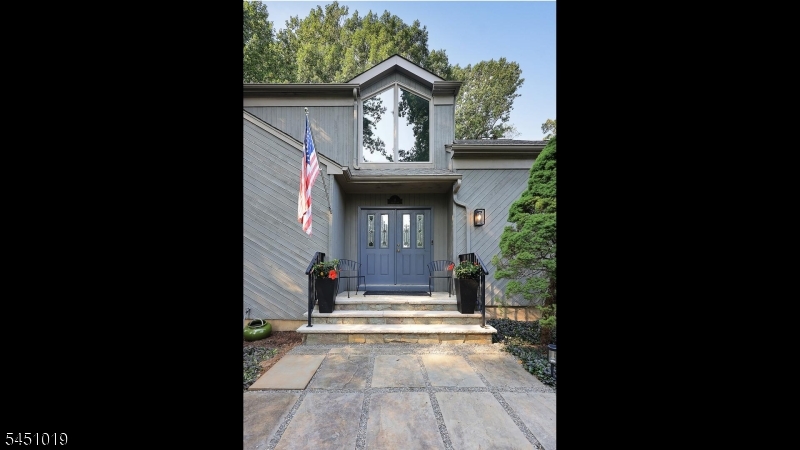8 Cayuga Way Property Photo 10