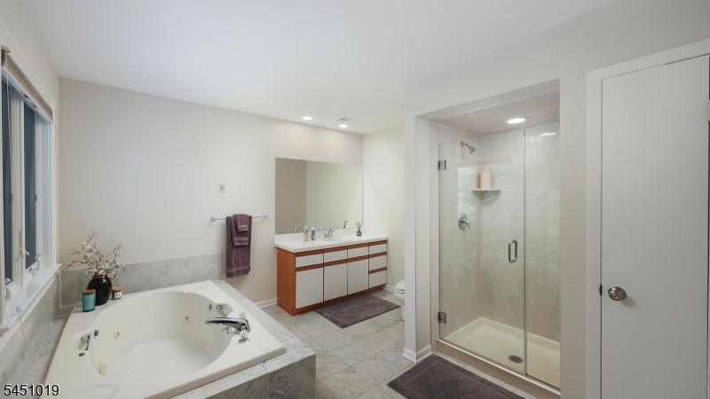 8 Cayuga Way Property Photo 30