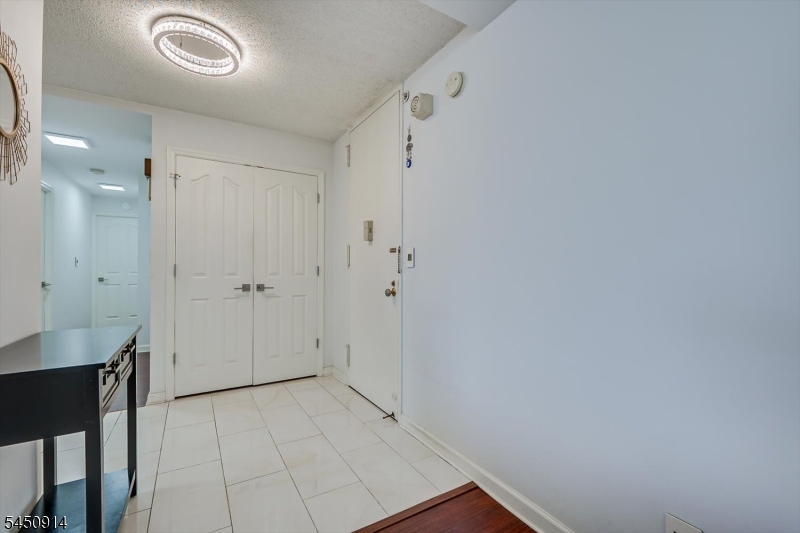 300 Winston Dr-c2912 Property Photo 17