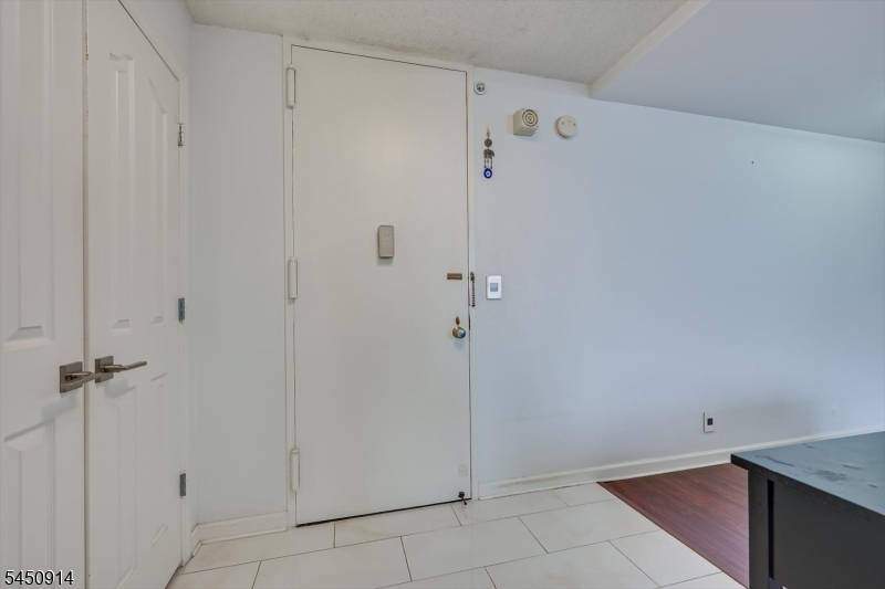 300 Winston Dr-c2912 Property Photo 18