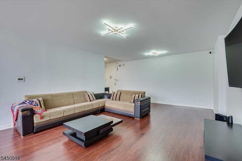 300 Winston Dr-c2912 Property Photo 21