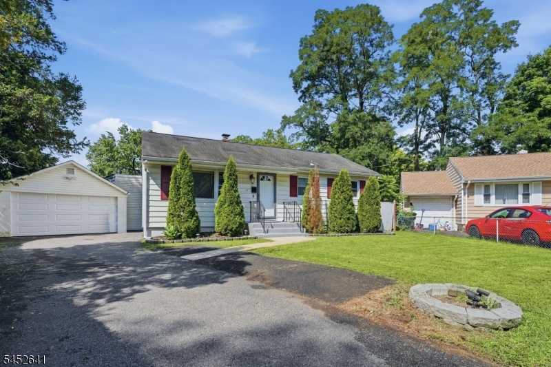 77 Deborah Ct Property Photo 3