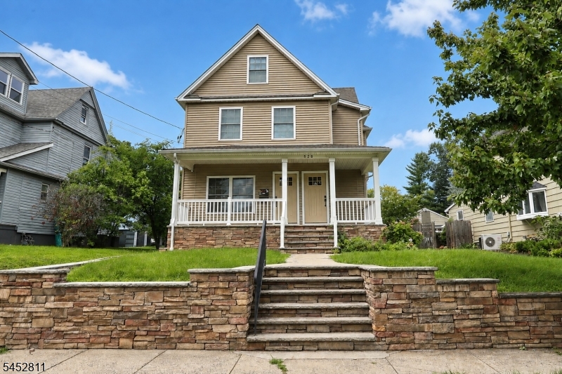 528 Cumberland St B Property Photo 1