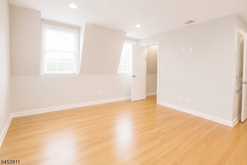 528 Cumberland St B Property Photo 25