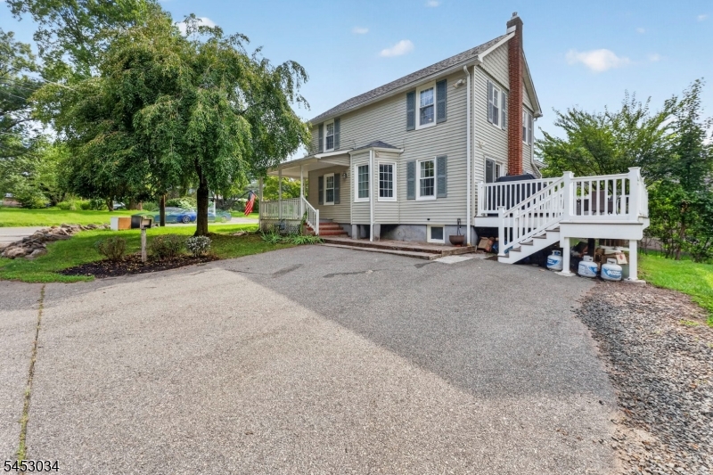 693 Amwell Rd Property Photo 3
