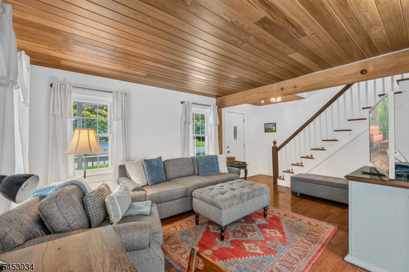 693 Amwell Rd Property Photo 4