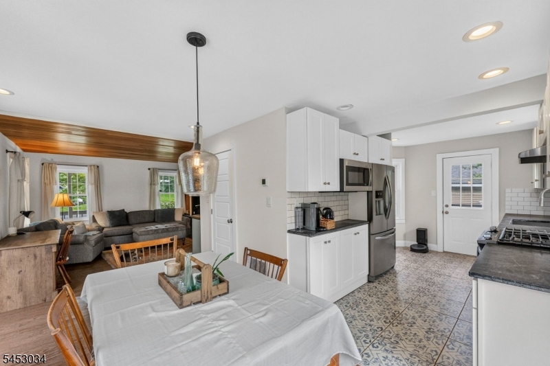 693 Amwell Rd Property Photo 13