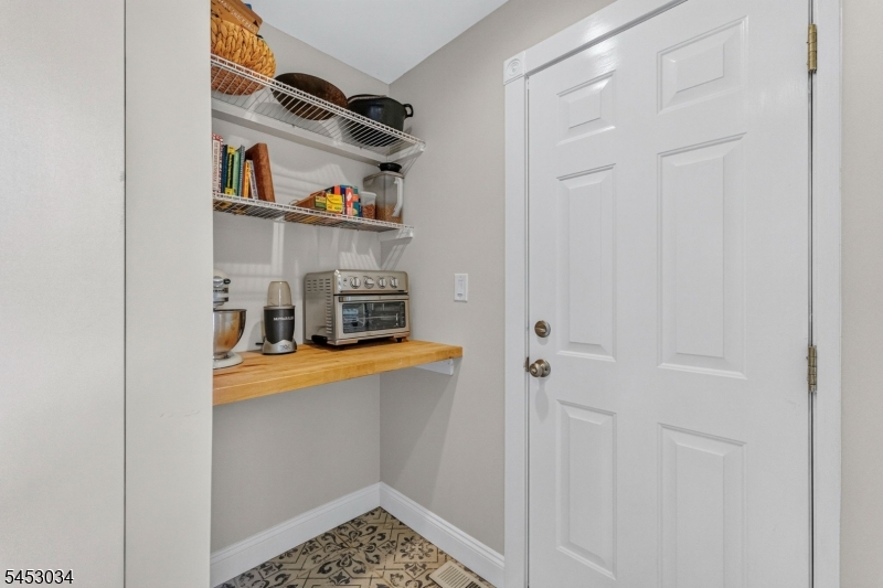693 Amwell Rd Property Photo 14