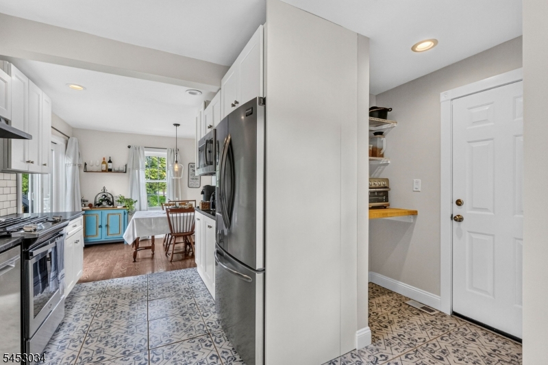693 Amwell Rd Property Photo 15
