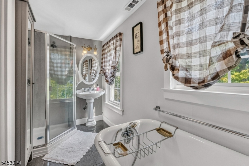 693 Amwell Rd Property Photo 18