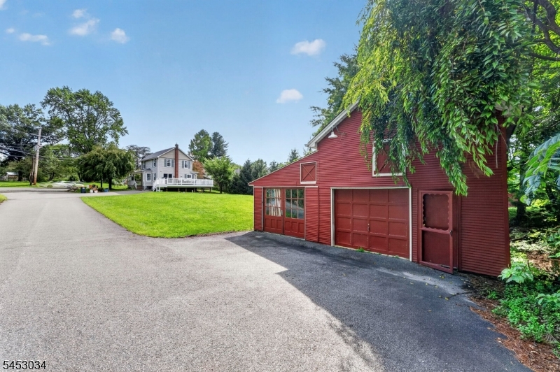 693 Amwell Rd Property Photo 32