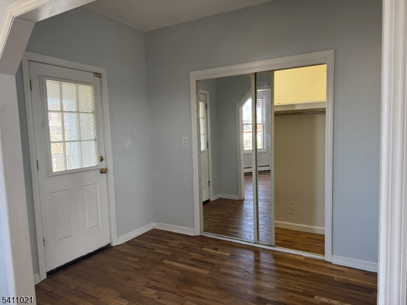 590 Hawthorne Ave 1 Property Photo 3