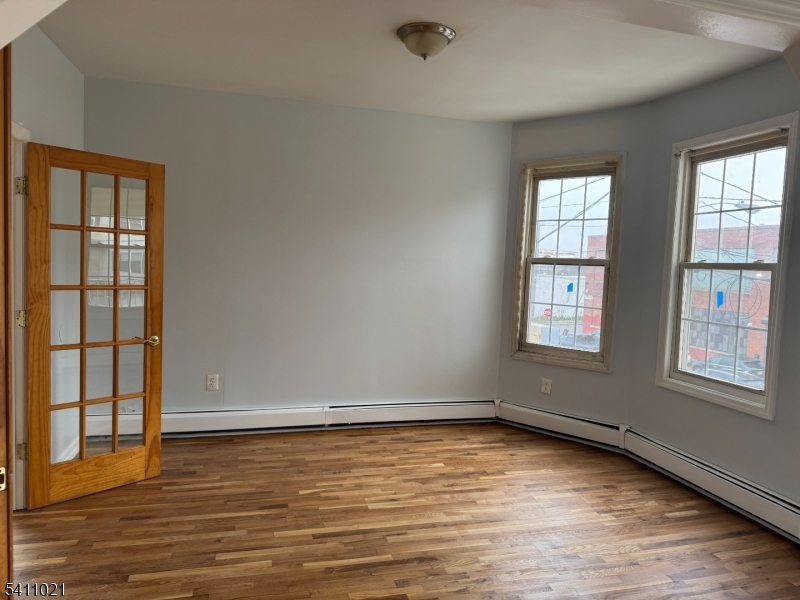 590 Hawthorne Ave 1 Property Photo 4