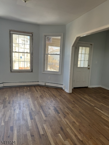 590 Hawthorne Ave 1 Property Photo 5