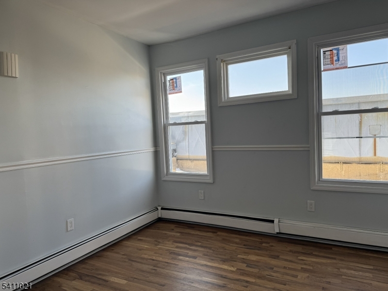590 Hawthorne Ave 1 Property Photo 12