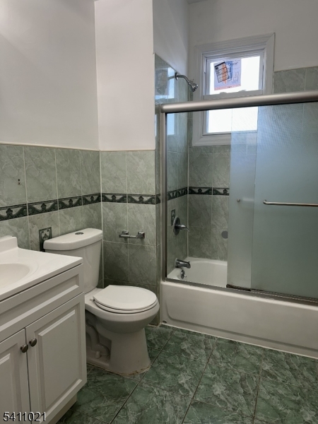 590 Hawthorne Ave 1 Property Photo 13