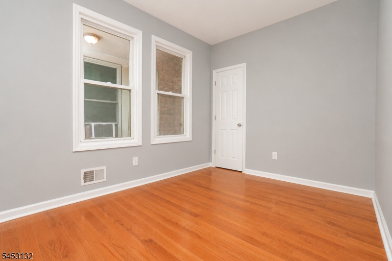 143 Pearsall Ave Property Photo 10