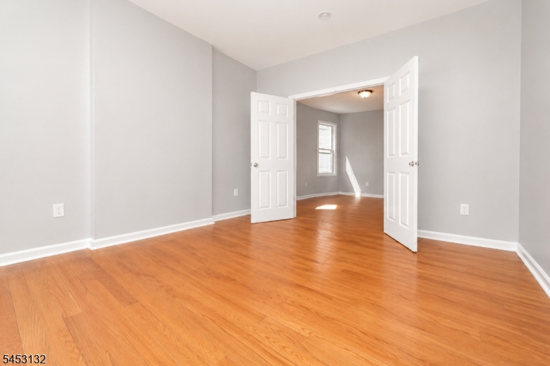 143 Pearsall Ave Property Photo 11