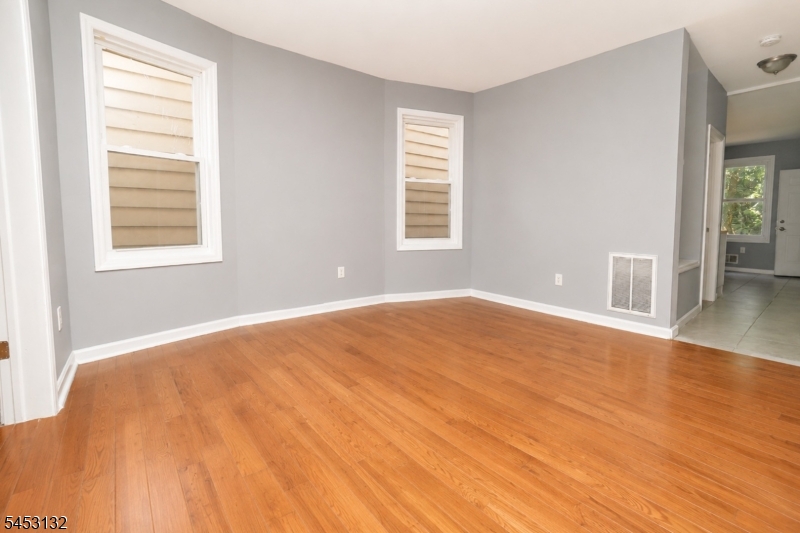 143 Pearsall Ave Property Photo 16