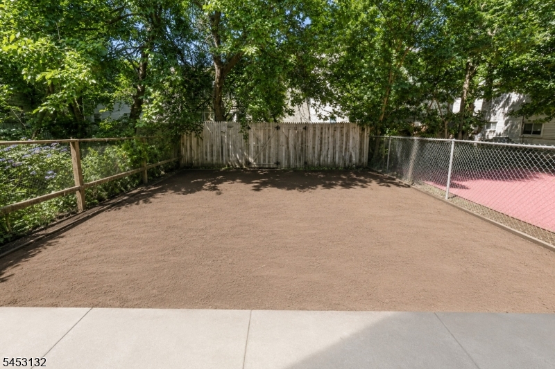 143 Pearsall Ave Property Photo 19