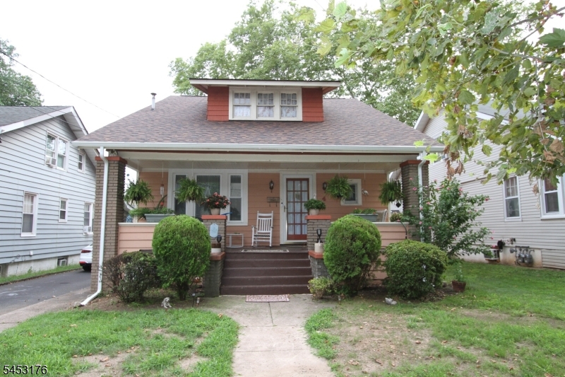 4 Midland Ave Property Photo 1