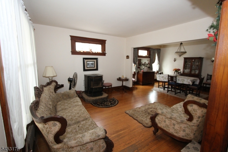 4 Midland Ave Property Photo 6