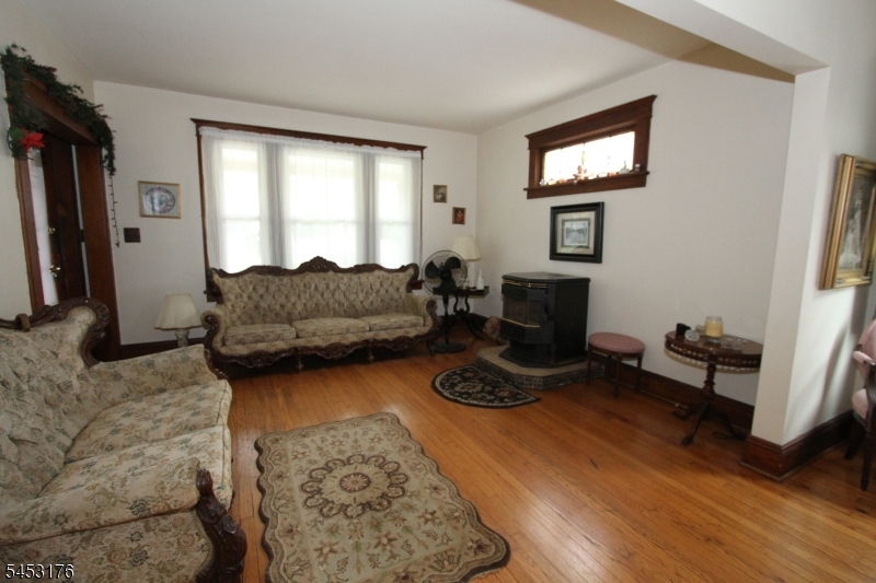 4 Midland Ave Property Photo 7