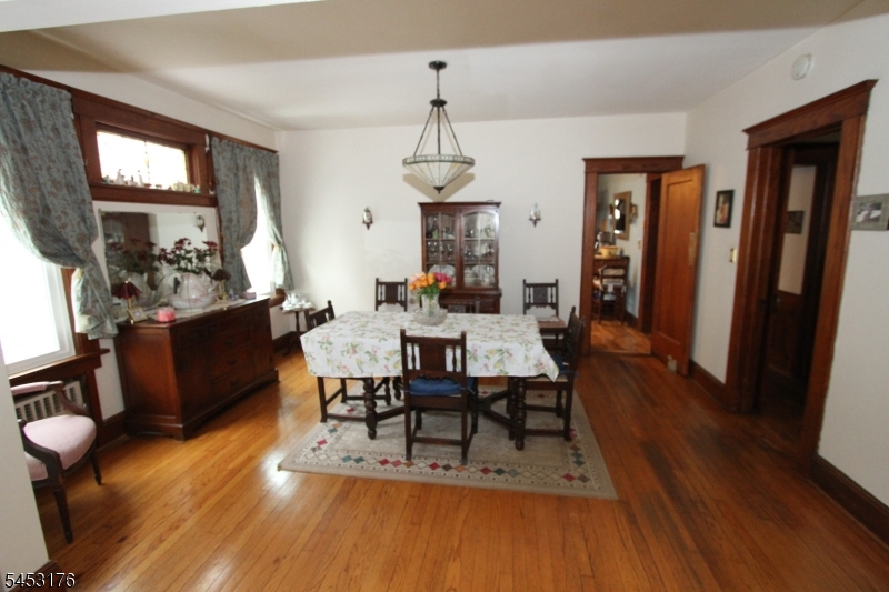 4 Midland Ave Property Photo 8