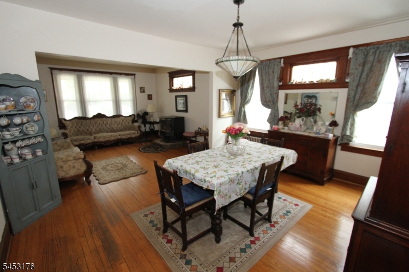 4 Midland Ave Property Photo 9