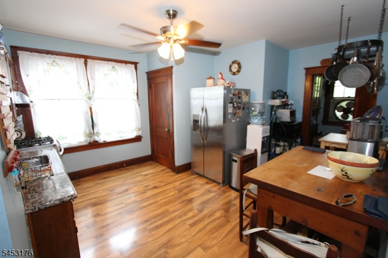 4 Midland Ave Property Photo 10