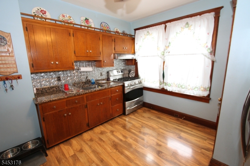4 Midland Ave Property Photo 11
