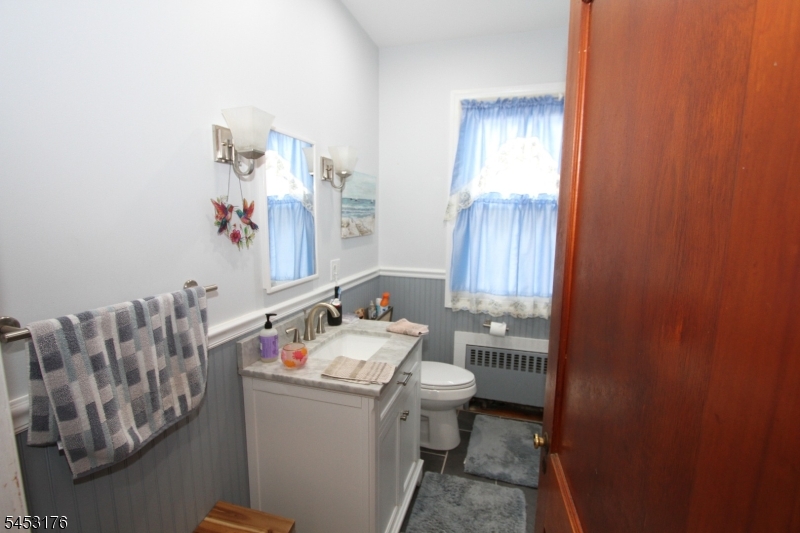 4 Midland Ave Property Photo 14