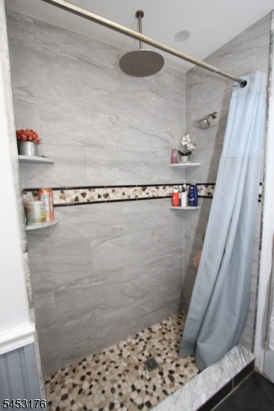 4 Midland Ave Property Photo 15