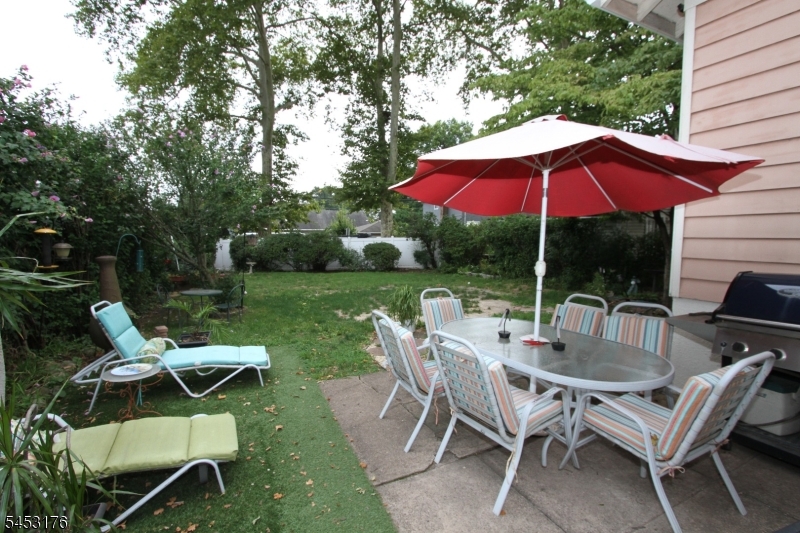 4 Midland Ave Property Photo 21