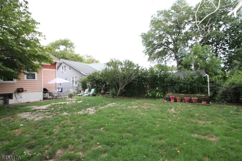 4 Midland Ave Property Photo 22