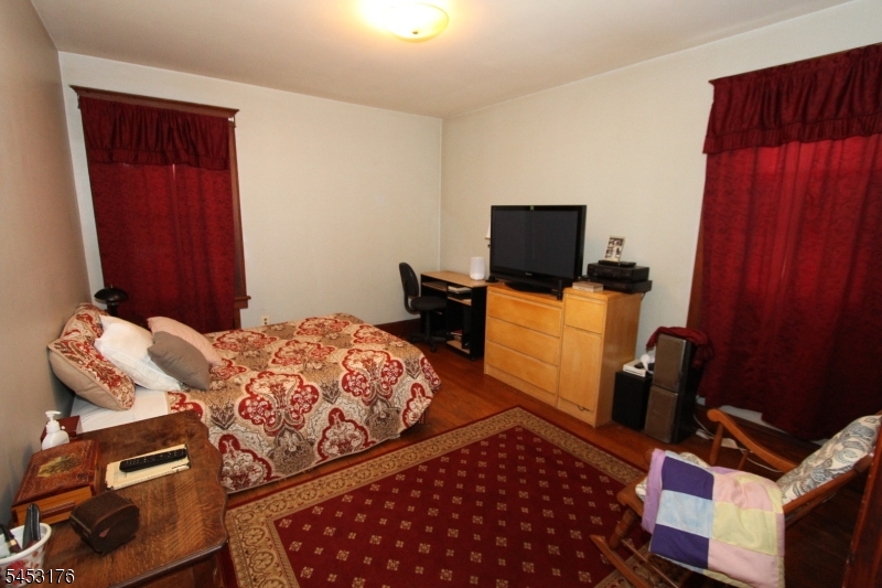 4 Midland Ave Property Photo 23