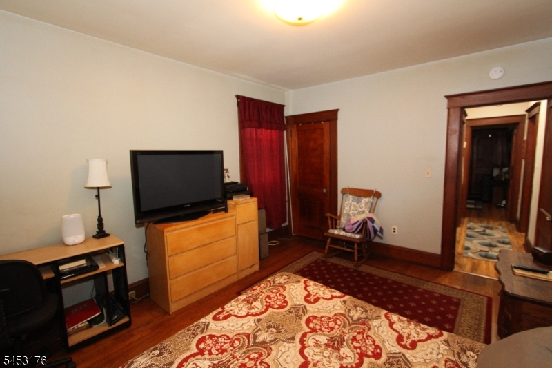 4 Midland Ave Property Photo 24