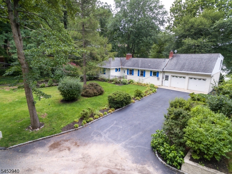 23 Cabot Ln Property Photo 3