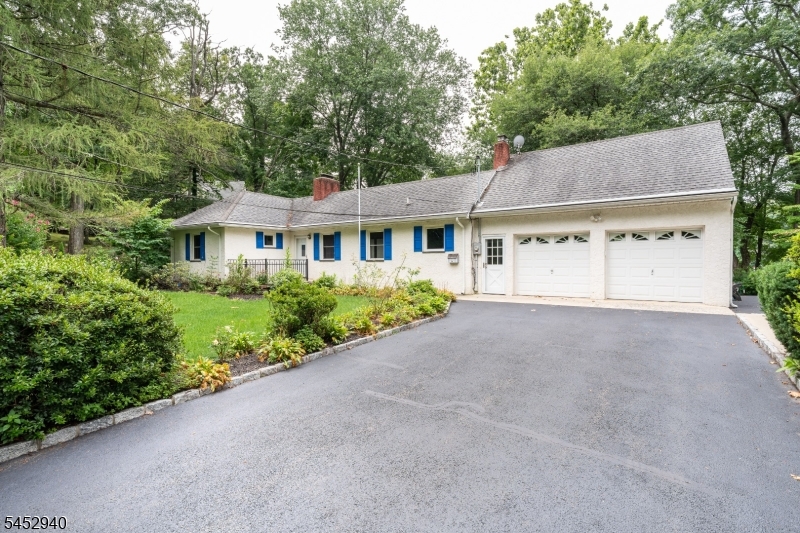 23 Cabot Ln Property Photo 4