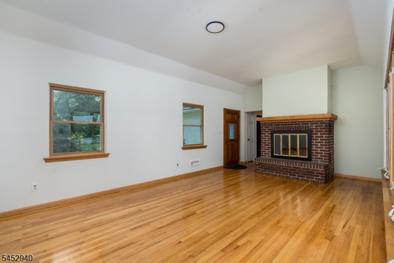 23 Cabot Ln Property Photo 8