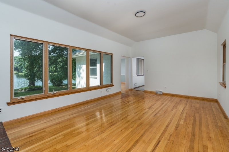 23 Cabot Ln Property Photo 9