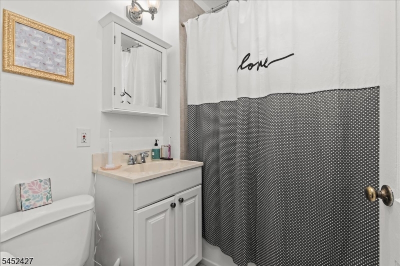 11 Grove St Property Photo 9