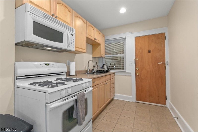 11 Grove St Property Photo 11