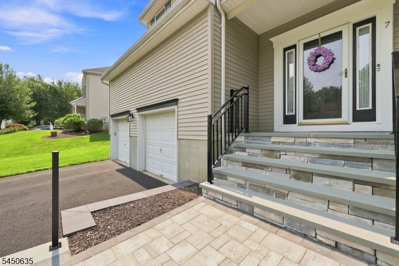 7 Lazarus Dr Property Photo 2